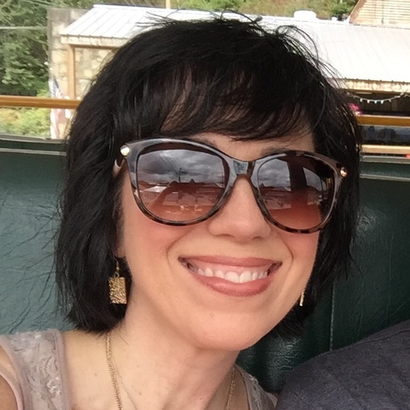 Meet your Posher, Hope - Picture 1 of 1